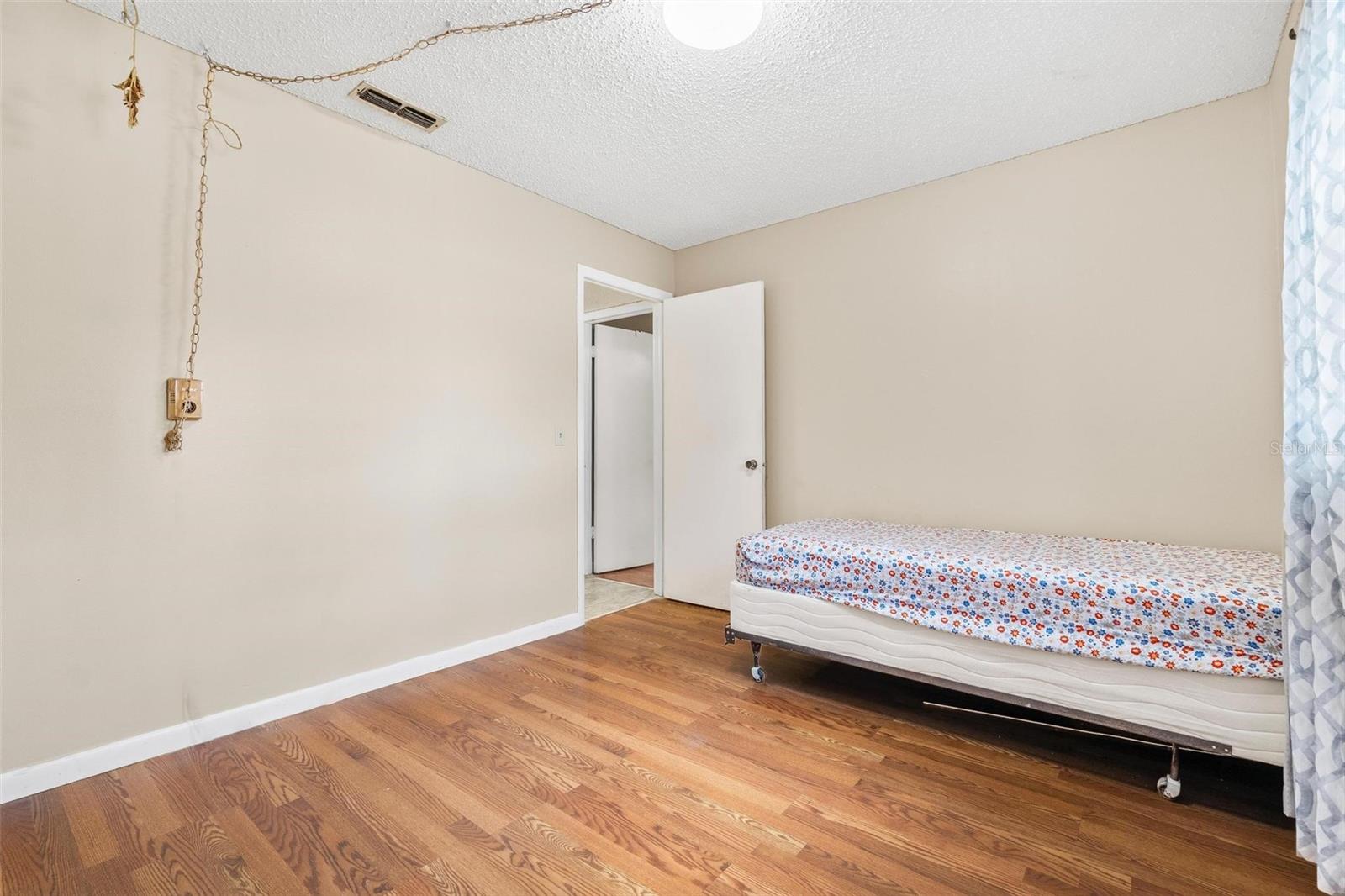 Image 11 of 19 For 265 Lincoln Circle N 2102