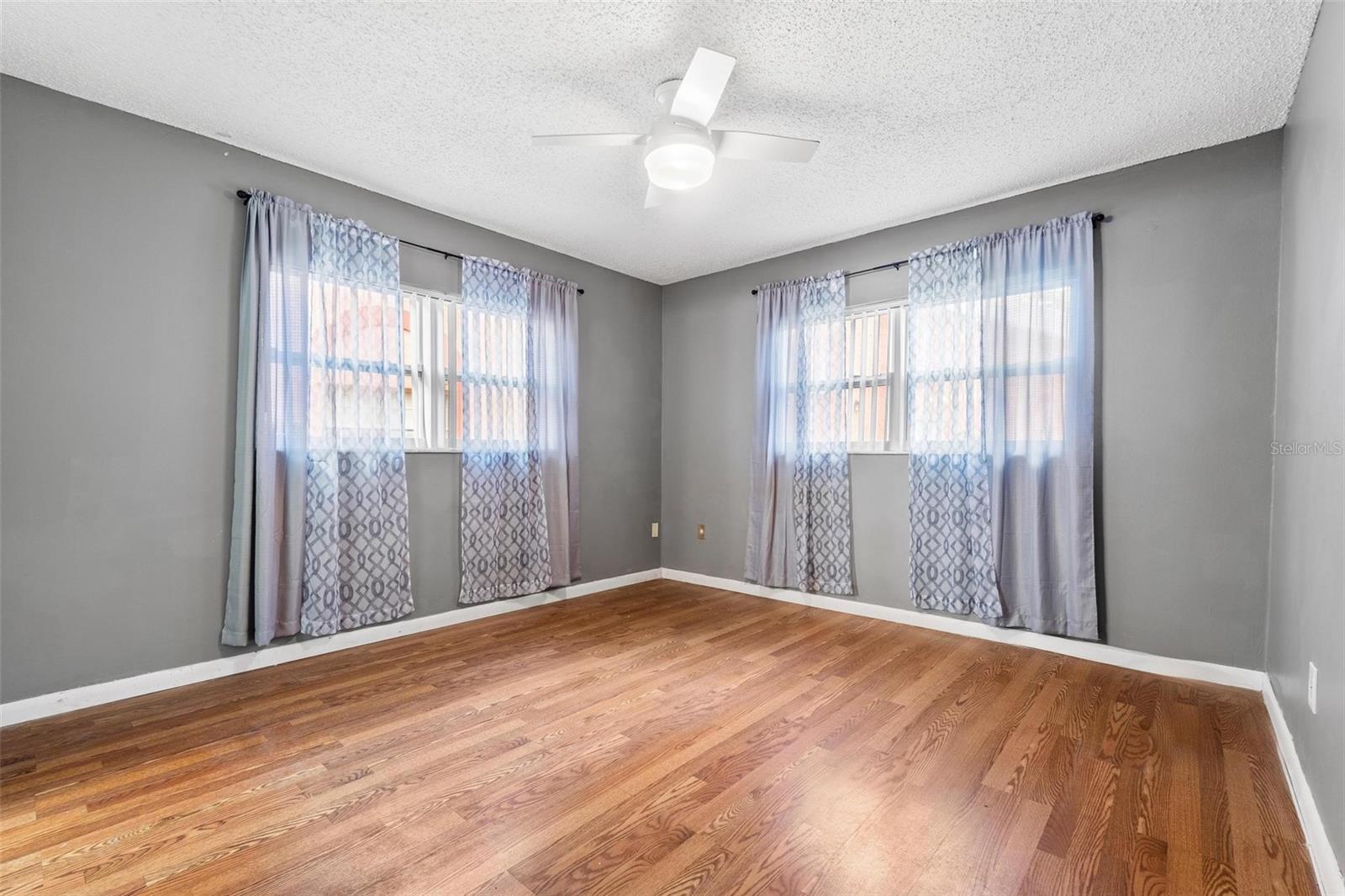 Image 13 of 19 For 265 Lincoln Circle N 2102