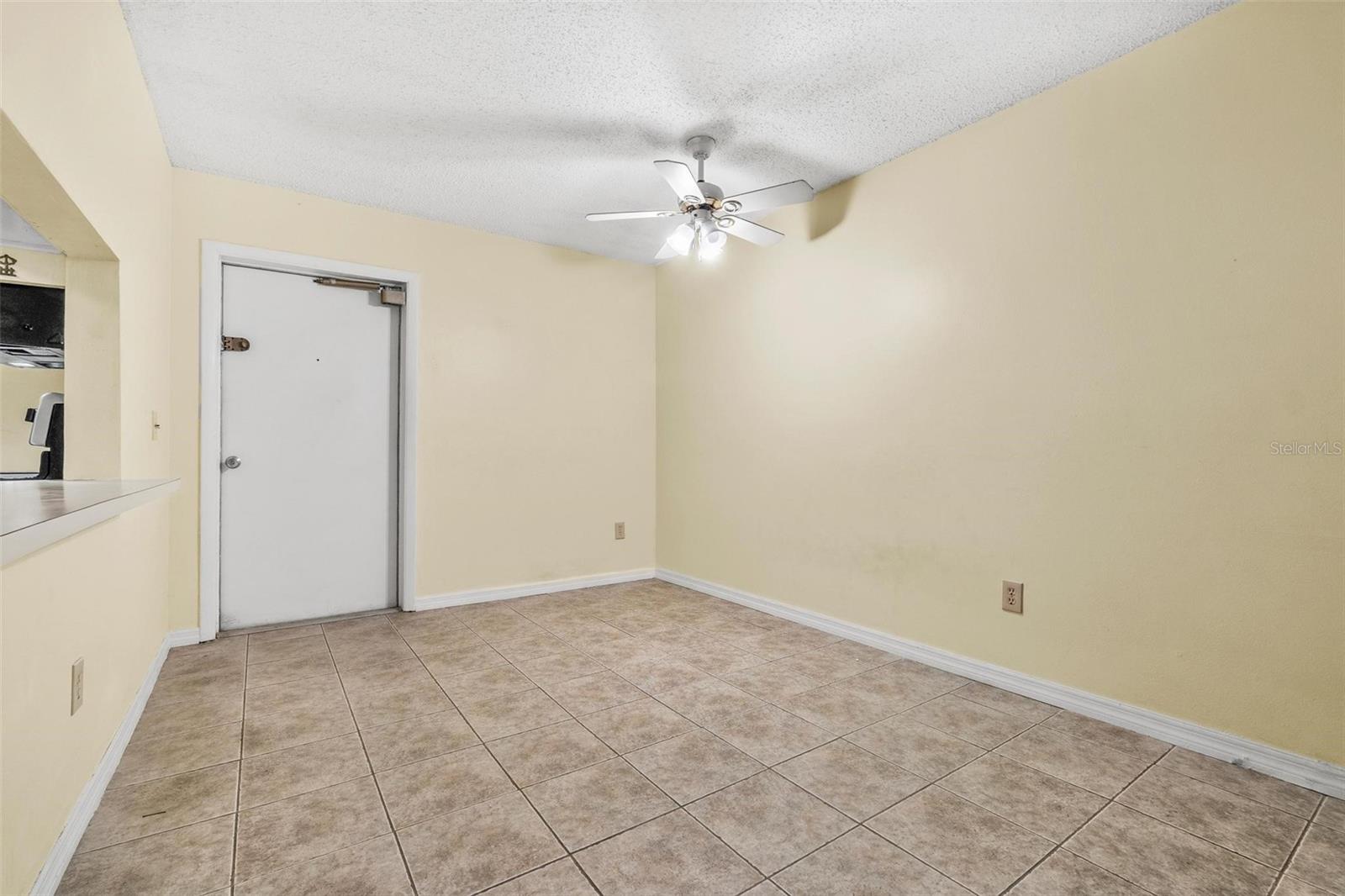 Image 4 of 19 For 265 Lincoln Circle N 2102