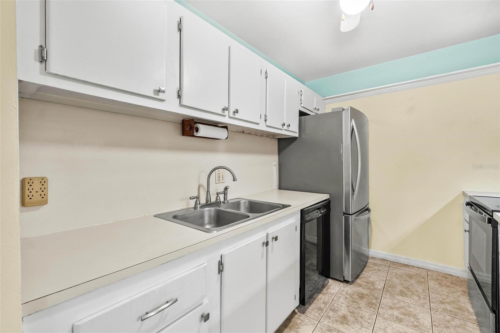 Image 8 of 19 For 265 Lincoln Circle N 2102