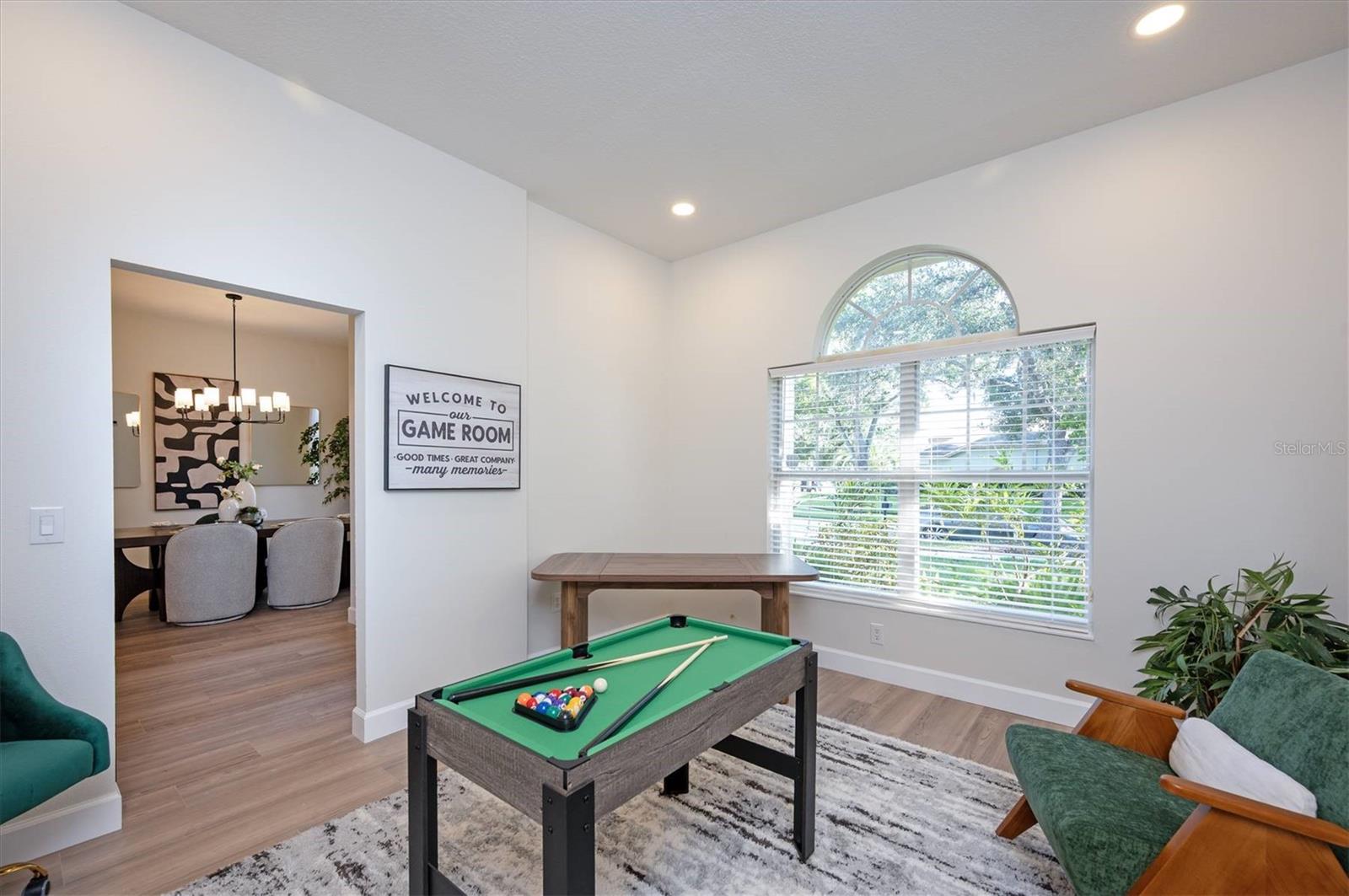 Listing photo id 8 for 10346 Abbotsford Drive