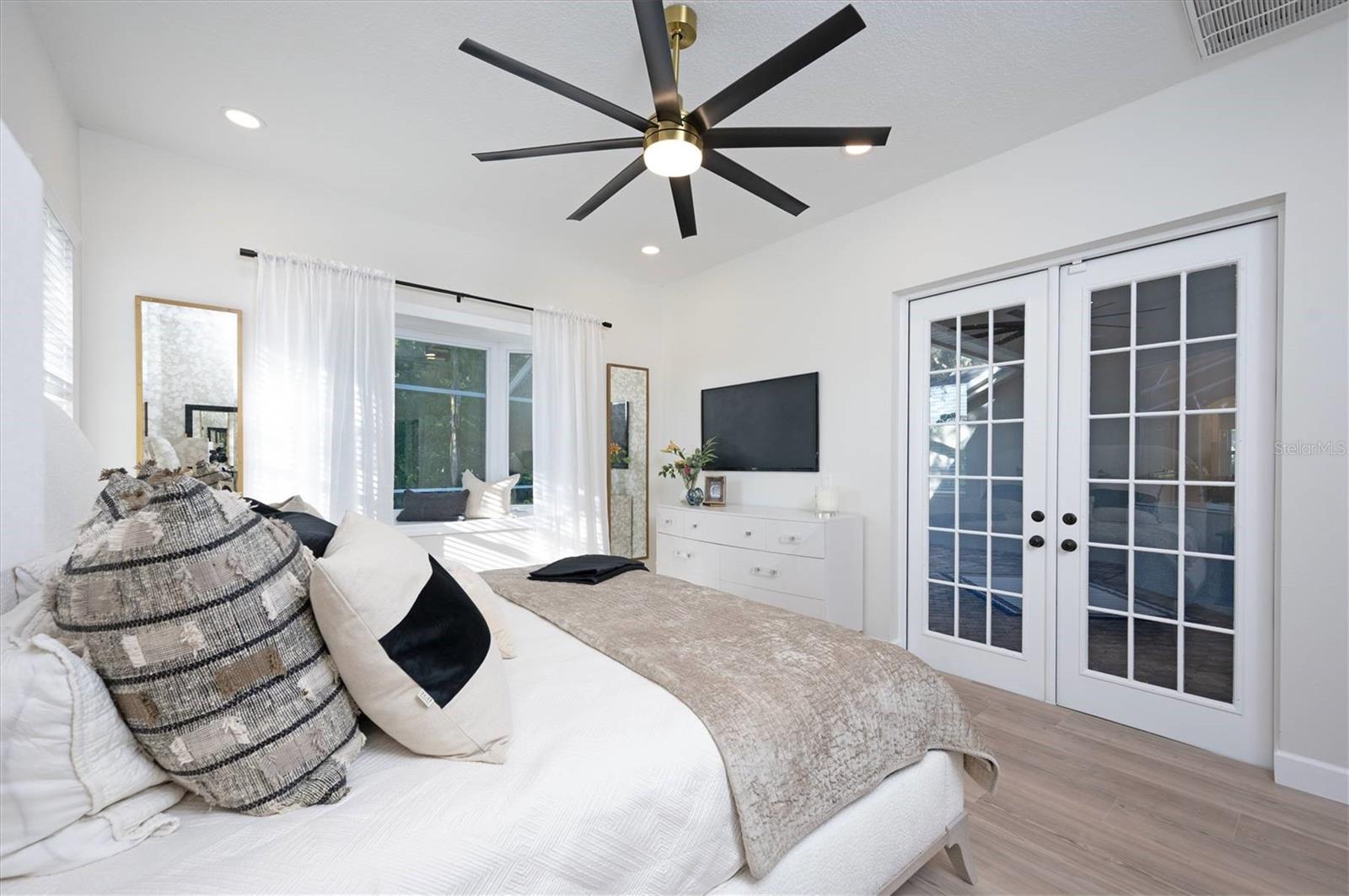 Listing photo id 9 for 10346 Abbotsford Drive