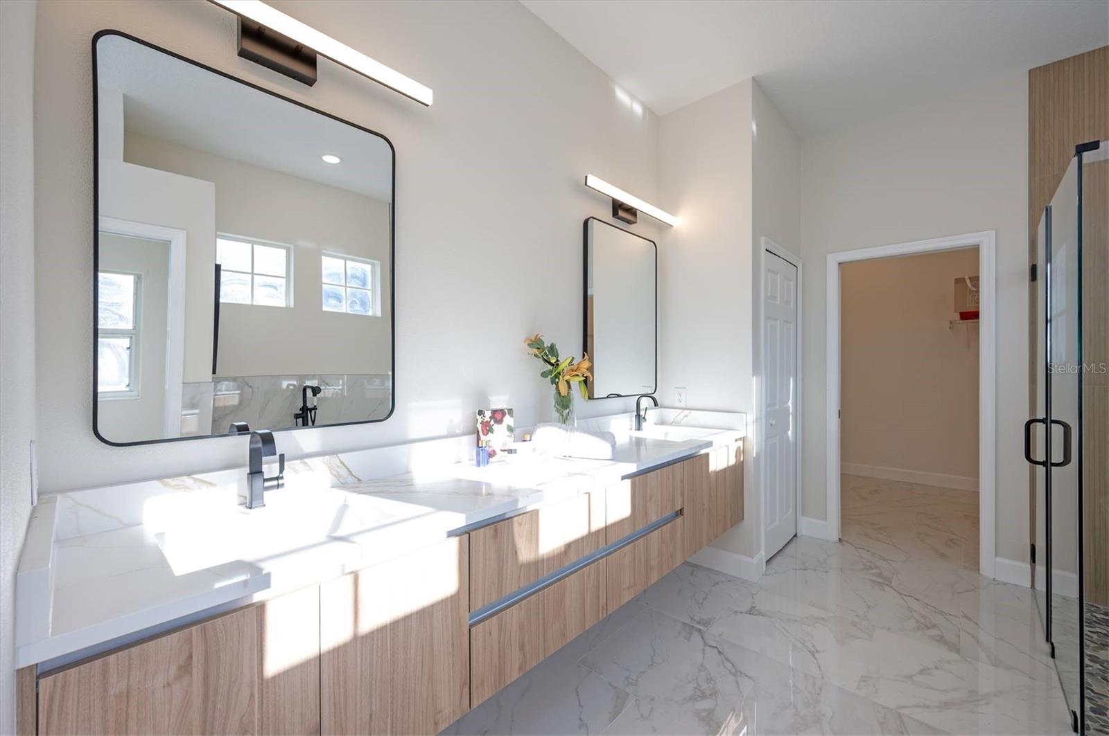 Listing photo id 10 for 10346 Abbotsford Drive