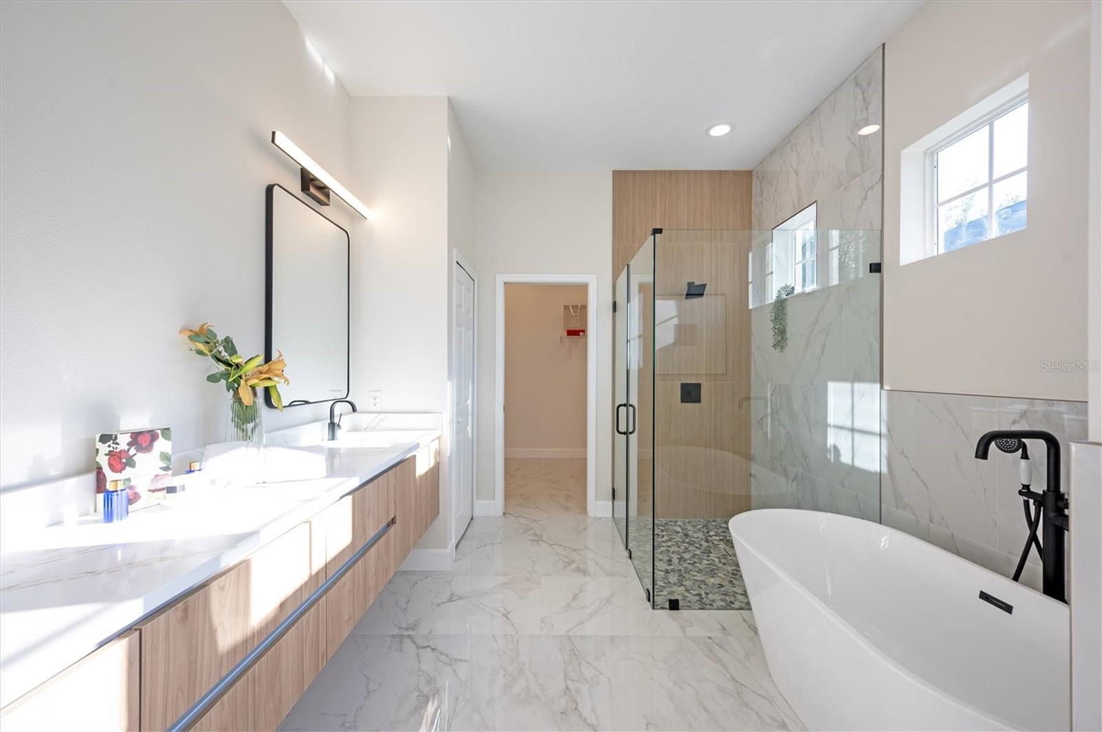 Listing photo id 12 for 10346 Abbotsford Drive
