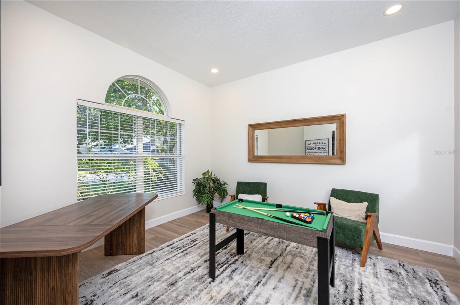 Listing photo id 17 for 10346 Abbotsford Drive