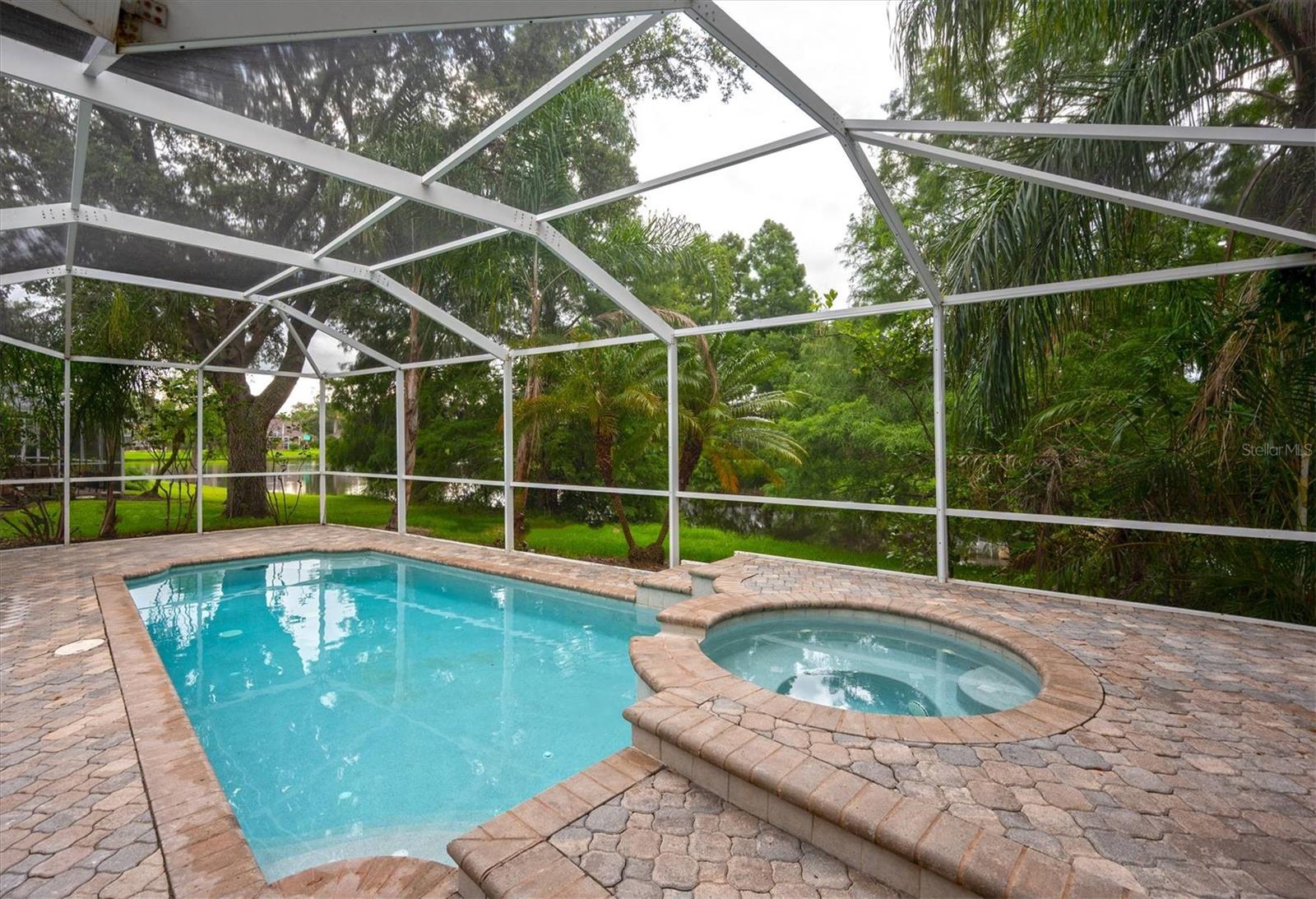 Listing photo id 21 for 10346 Abbotsford Drive