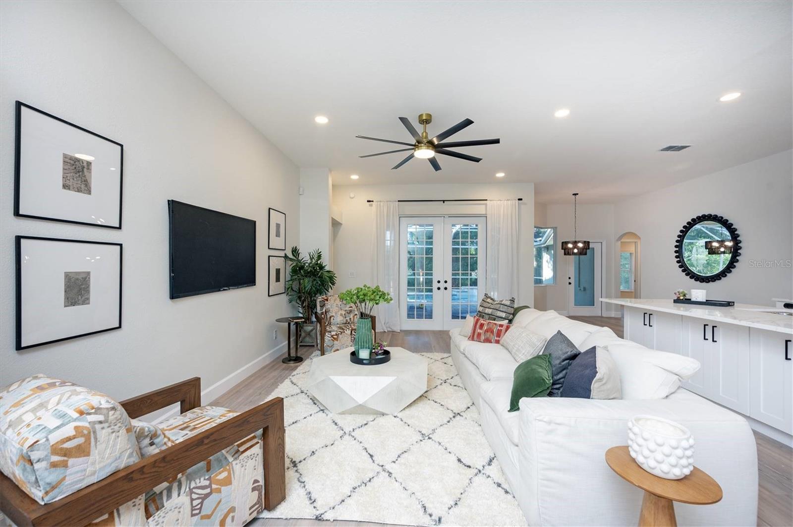 Listing photo id 2 for 10346 Abbotsford Drive