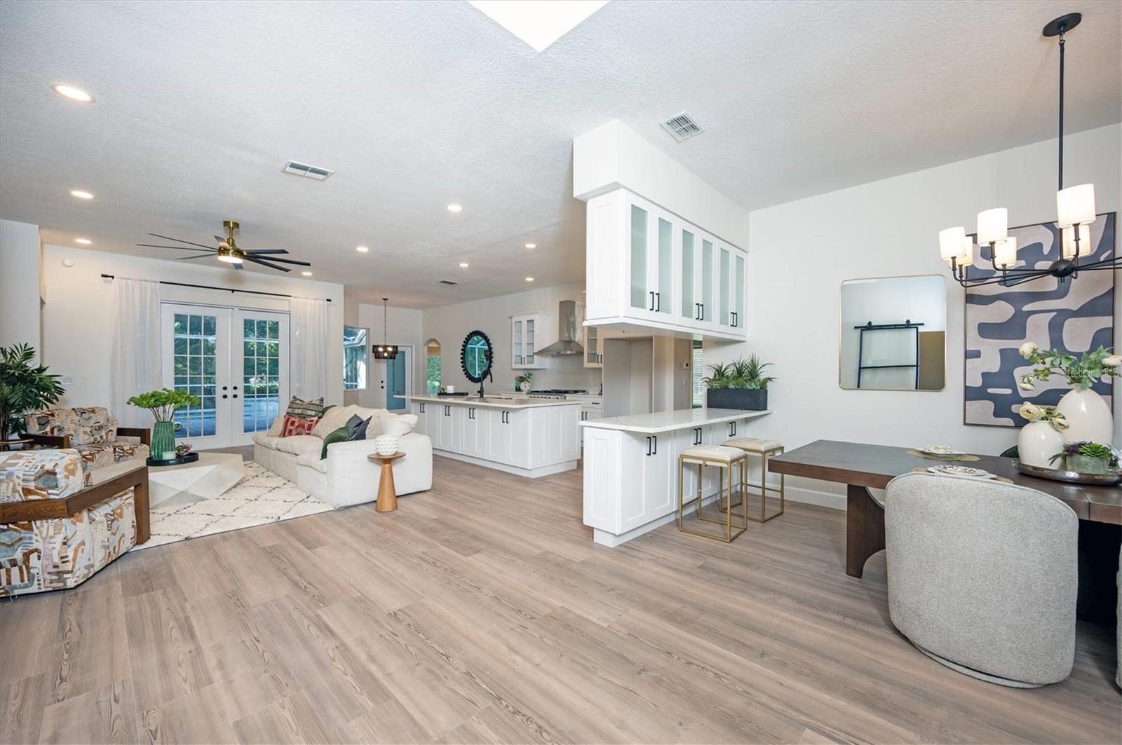 Listing photo id 4 for 10346 Abbotsford Drive