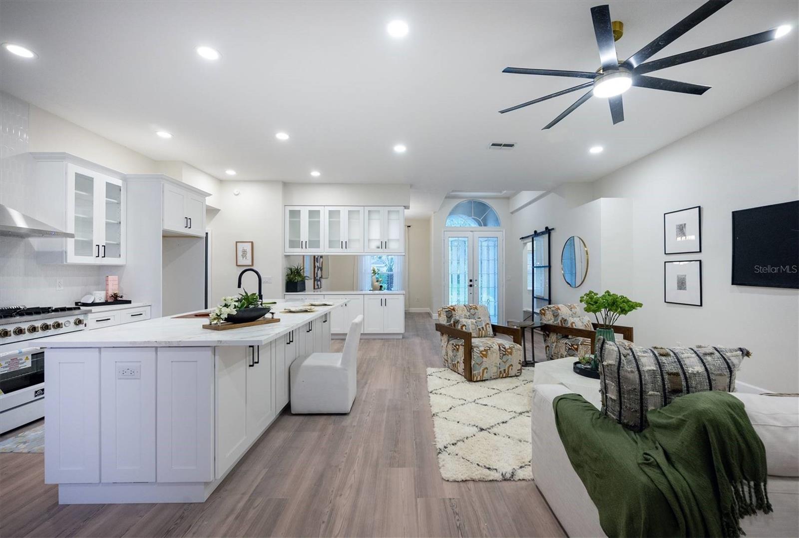 Listing photo id 5 for 10346 Abbotsford Drive