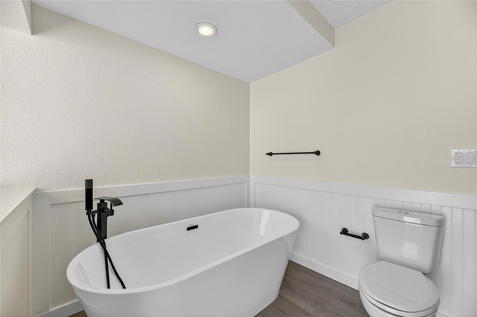Image 34 of 87 For 1903 Country Club Court