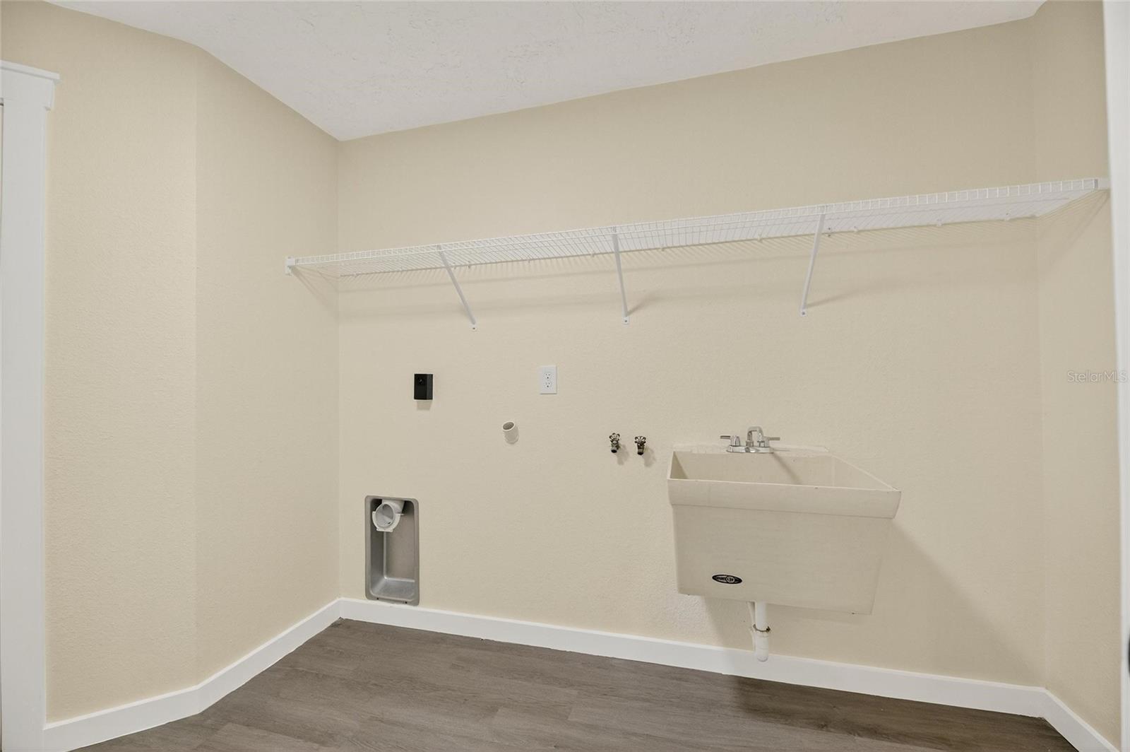 Image 38 of 87 For 1903 Country Club Court