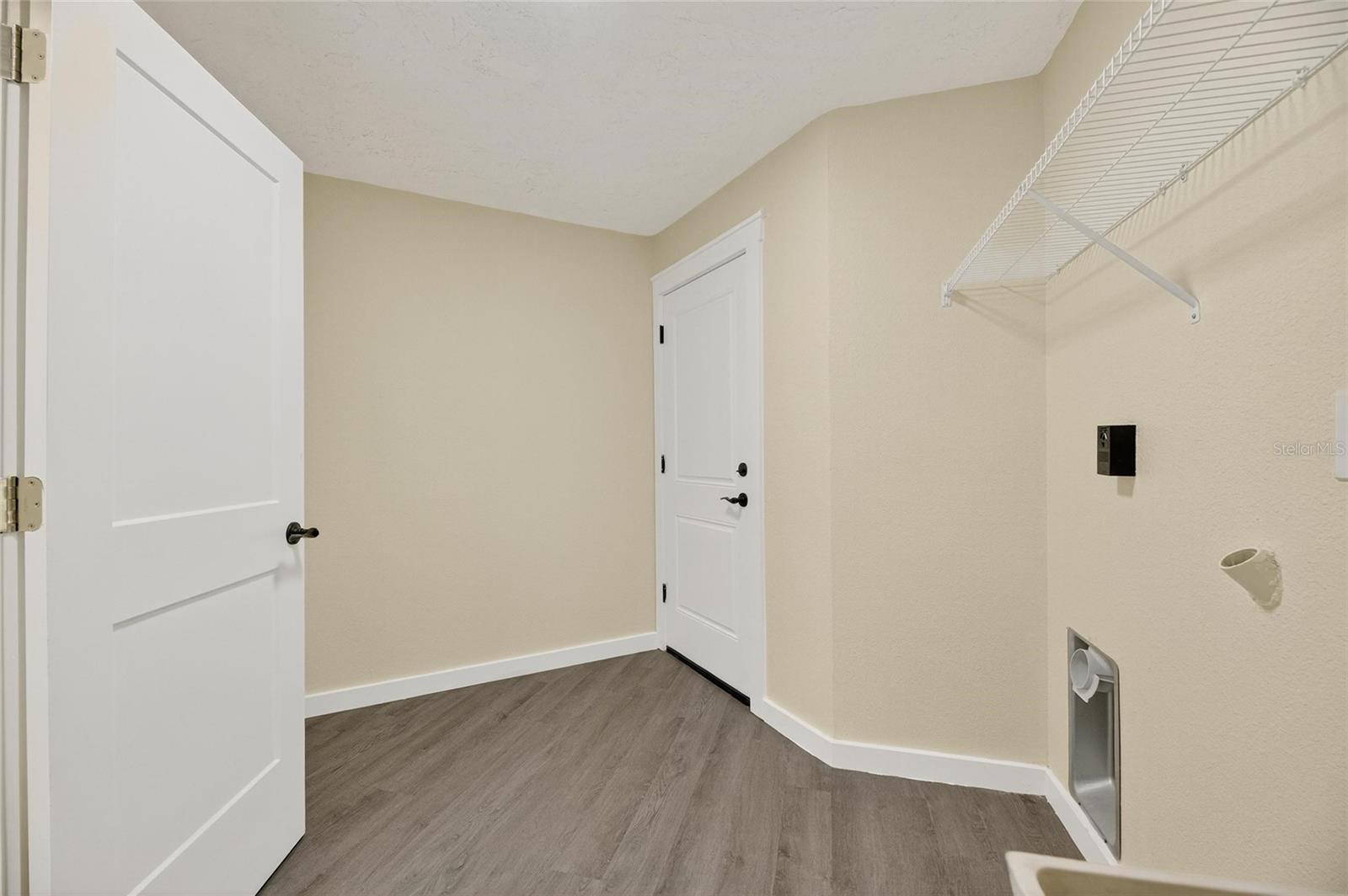 Image 39 of 87 For 1903 Country Club Court