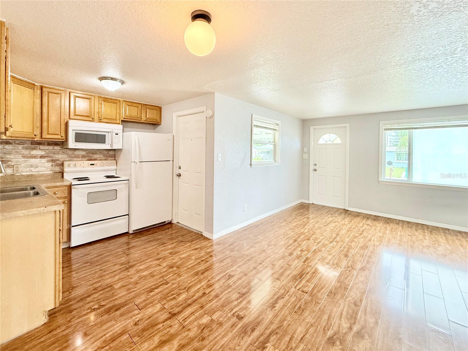 Image 14 of 30 For 10510 118th Avenue