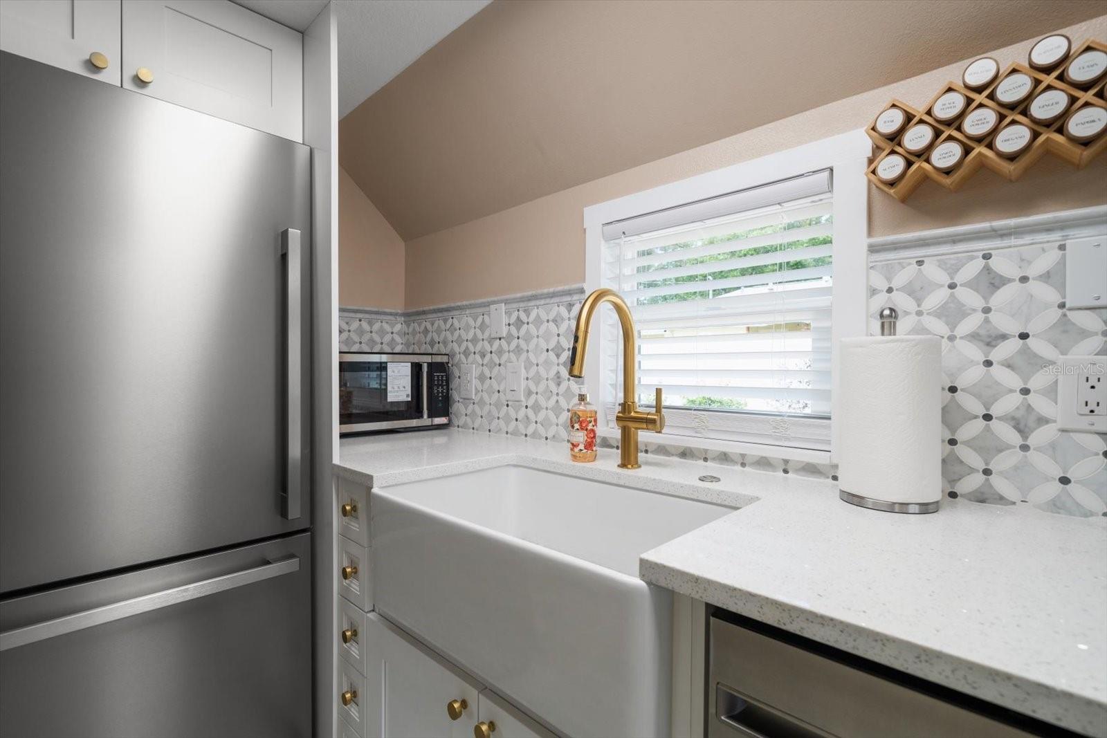 Image 11 of 46 For 907 15th Avenue Nw