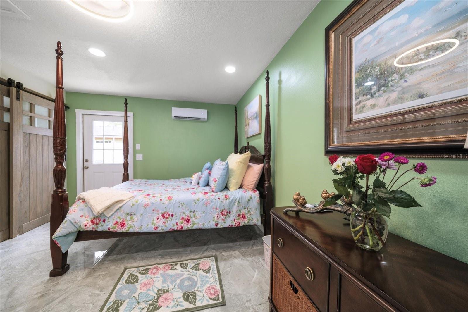Image 16 of 46 For 907 15th Avenue Nw
