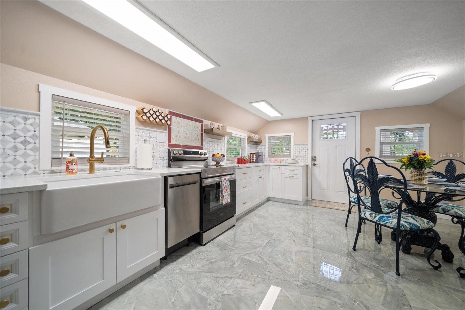 Image 5 of 46 For 907 15th Avenue Nw