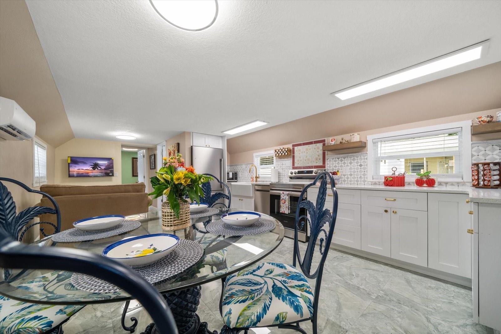 Image 6 of 46 For 907 15th Avenue Nw