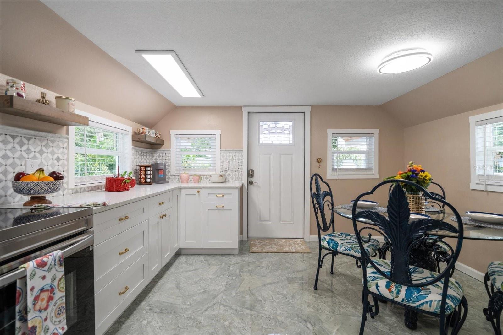Image 9 of 46 For 907 15th Avenue Nw