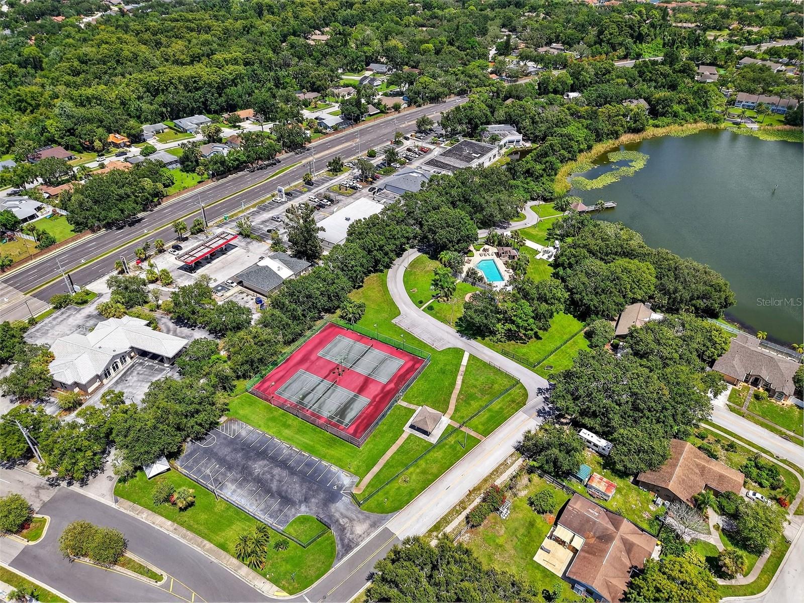 Listing photo id 70 for 540 Sheridan Drive
