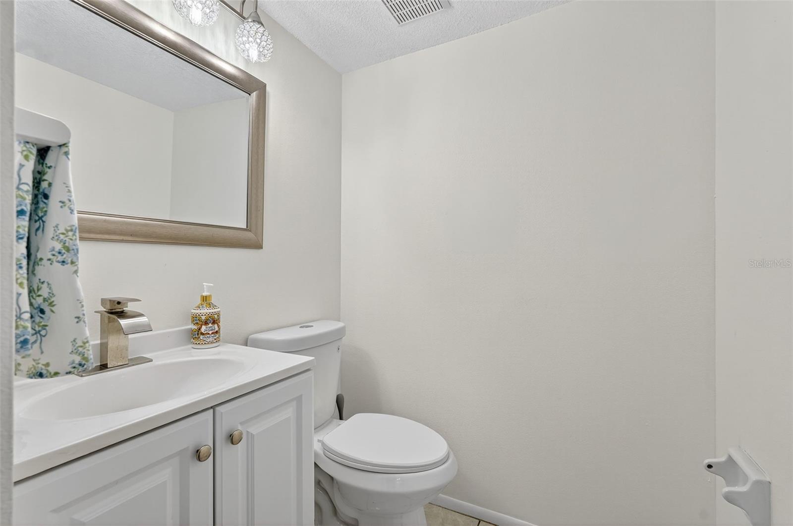 Image 8 of 64 For 540 Sheridan Drive