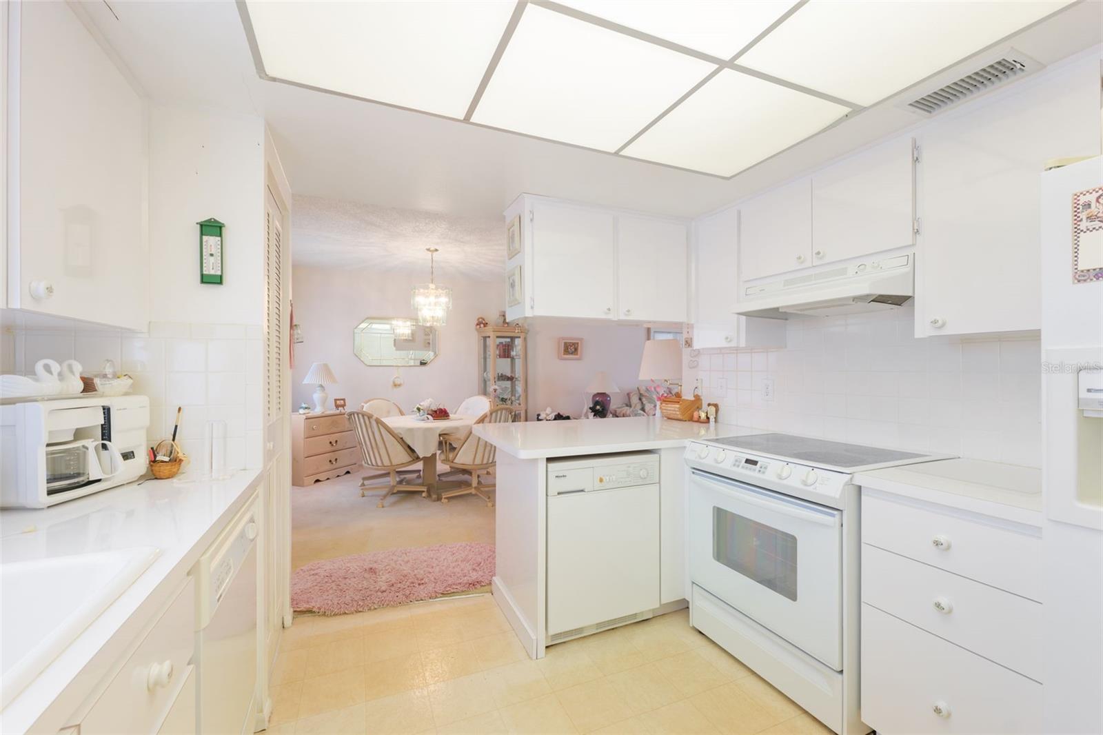 Image 10 of 38 For 1250 S Pinellas Ave  910