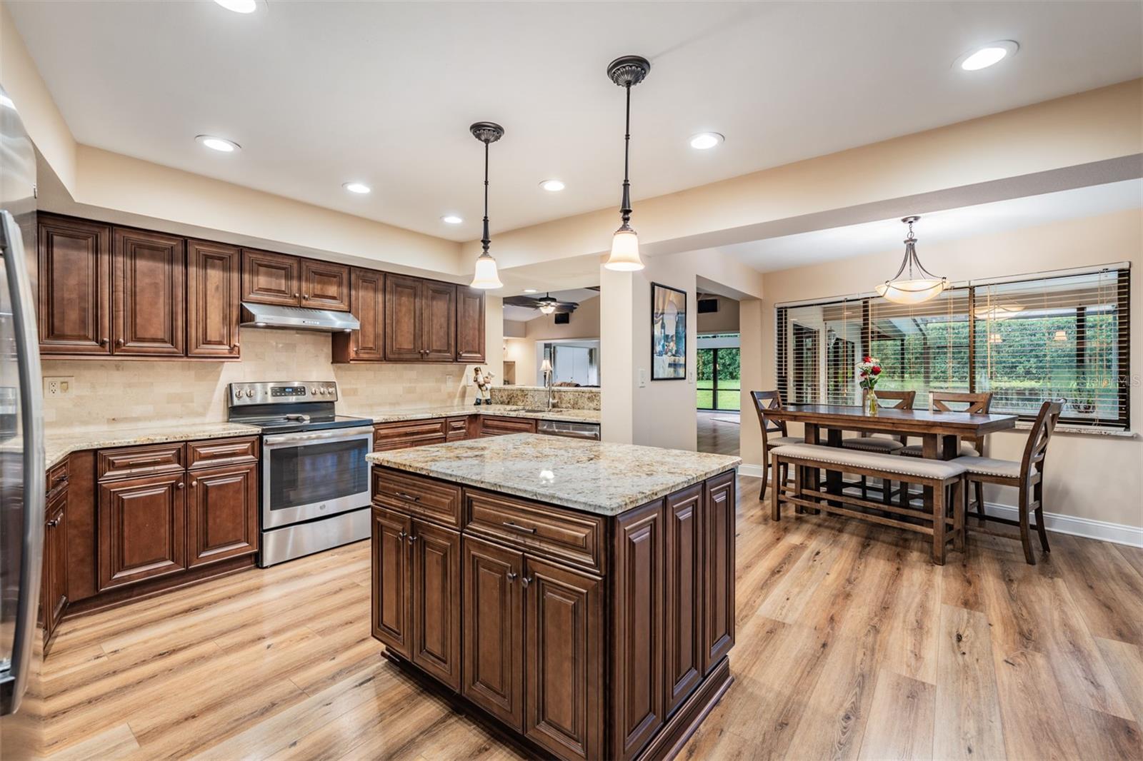Image 10 of 70 For 3472 Shoreline Circle