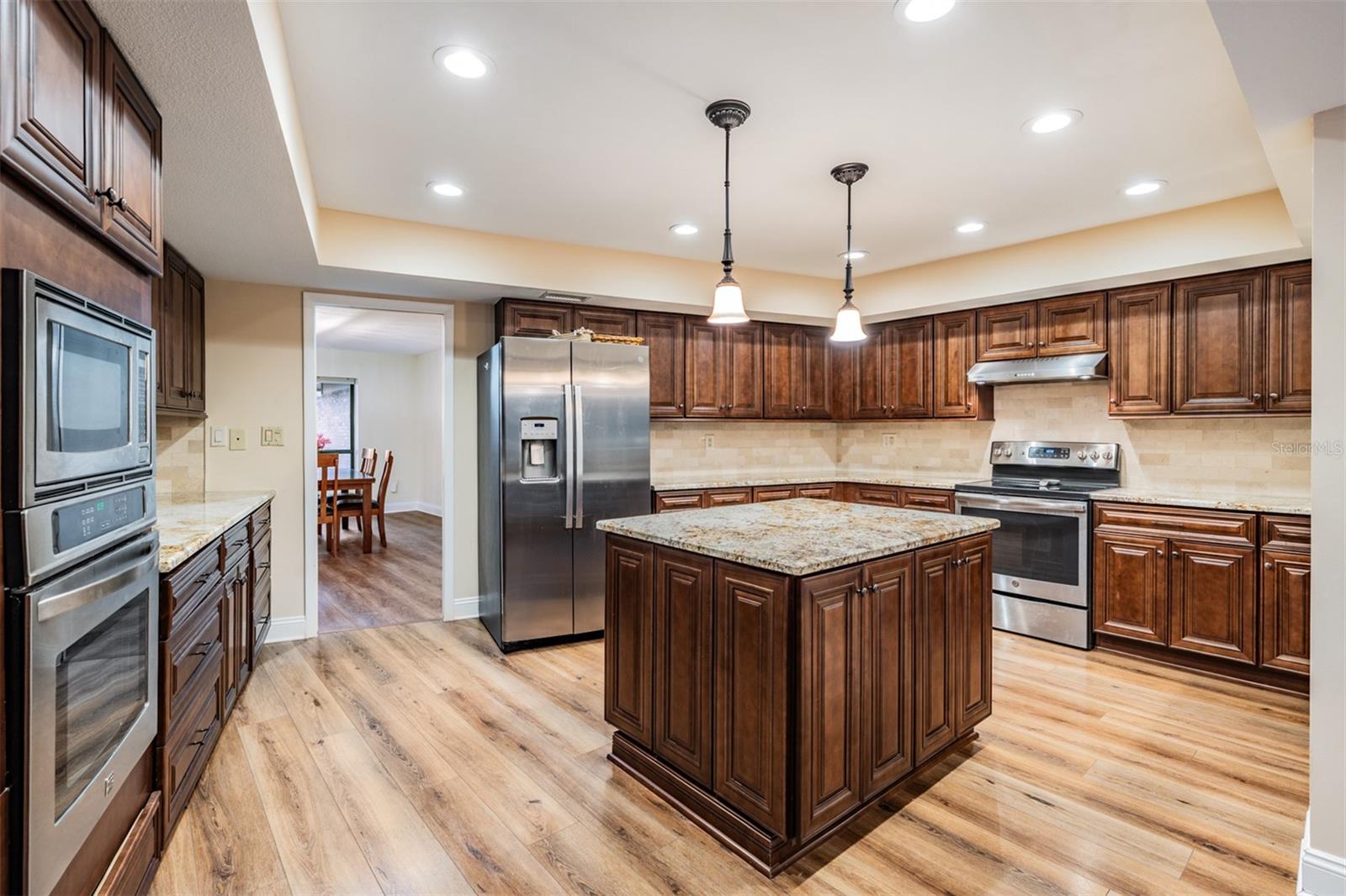 Image 11 of 70 For 3472 Shoreline Circle