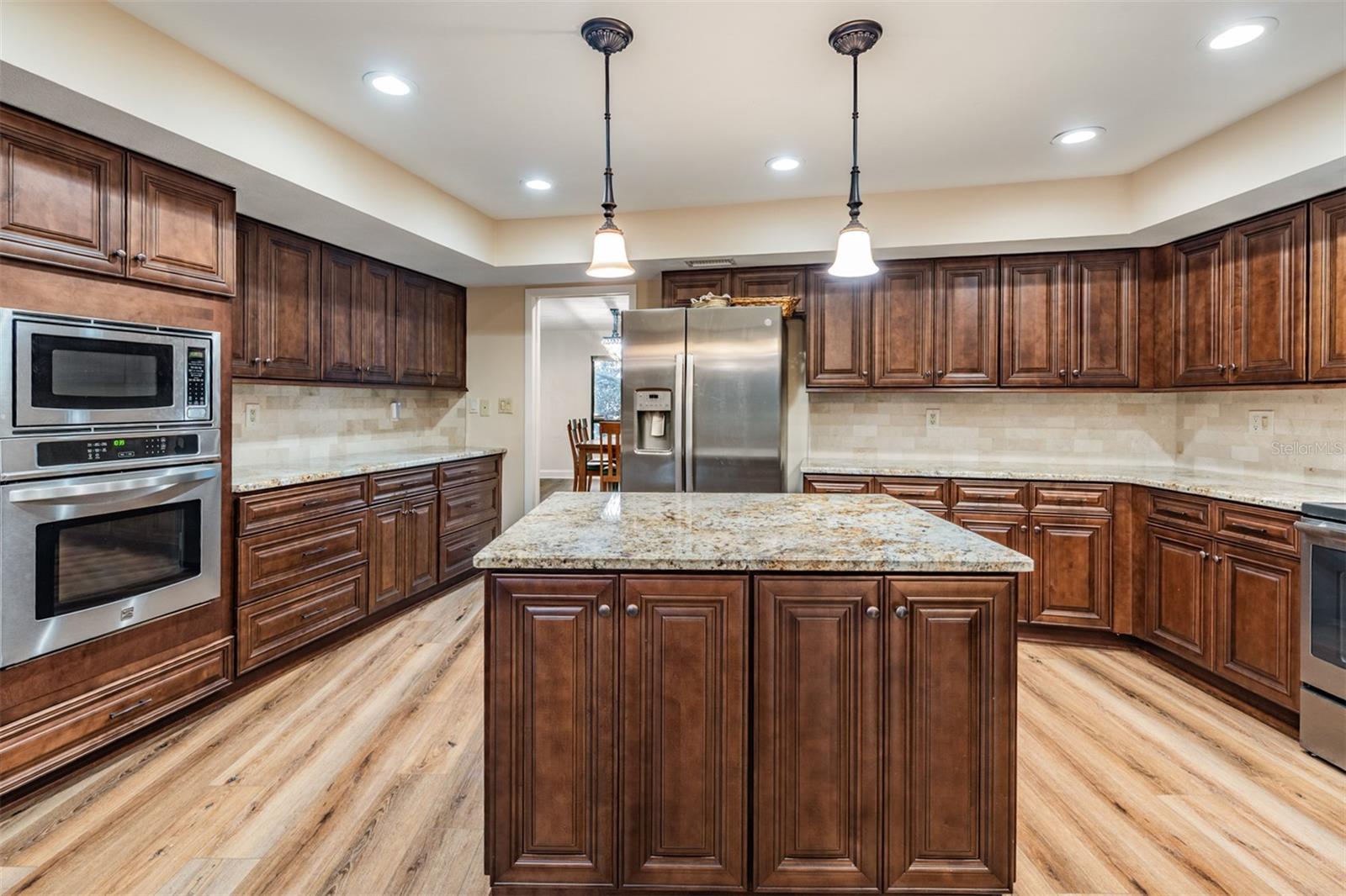 Image 12 of 70 For 3472 Shoreline Circle