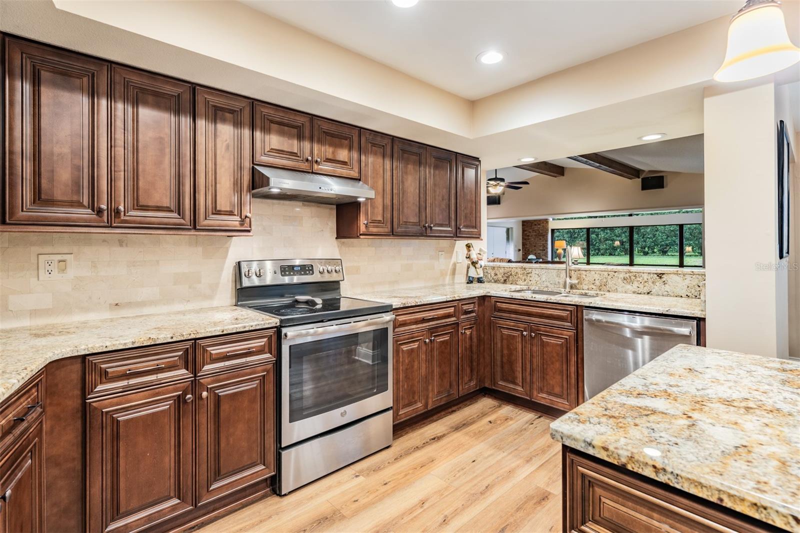 Image 13 of 70 For 3472 Shoreline Circle