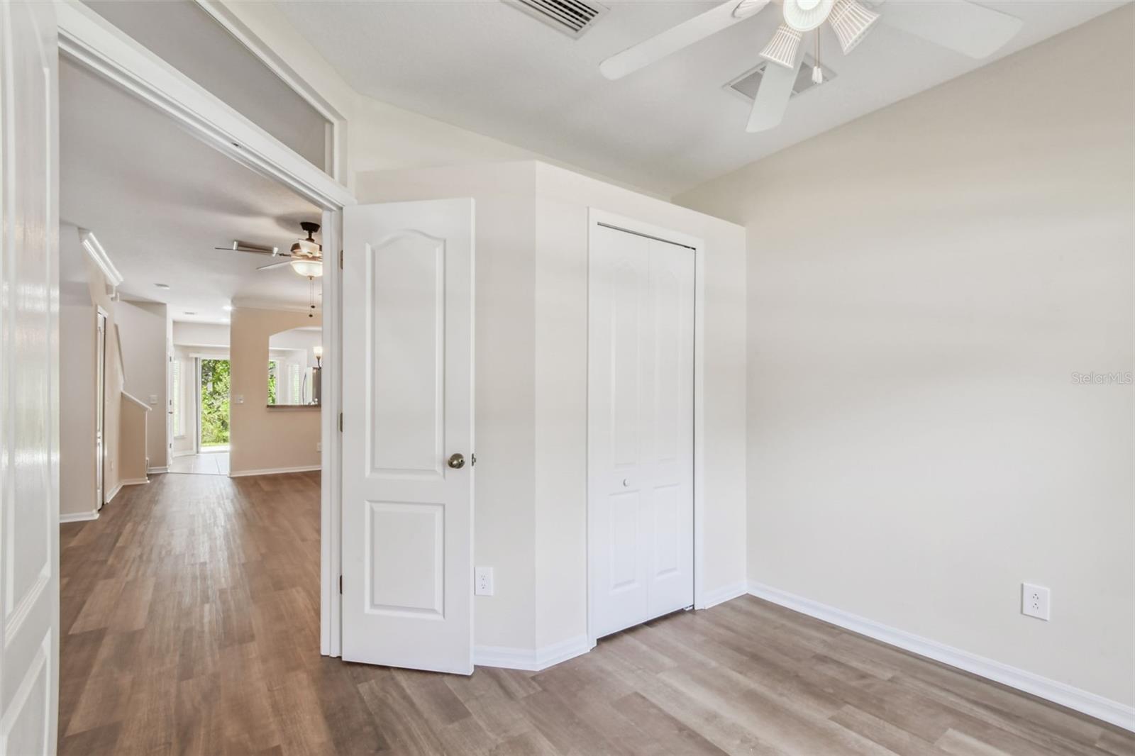 Image 11 of 67 For 15813 Fishhawk Falls Dr