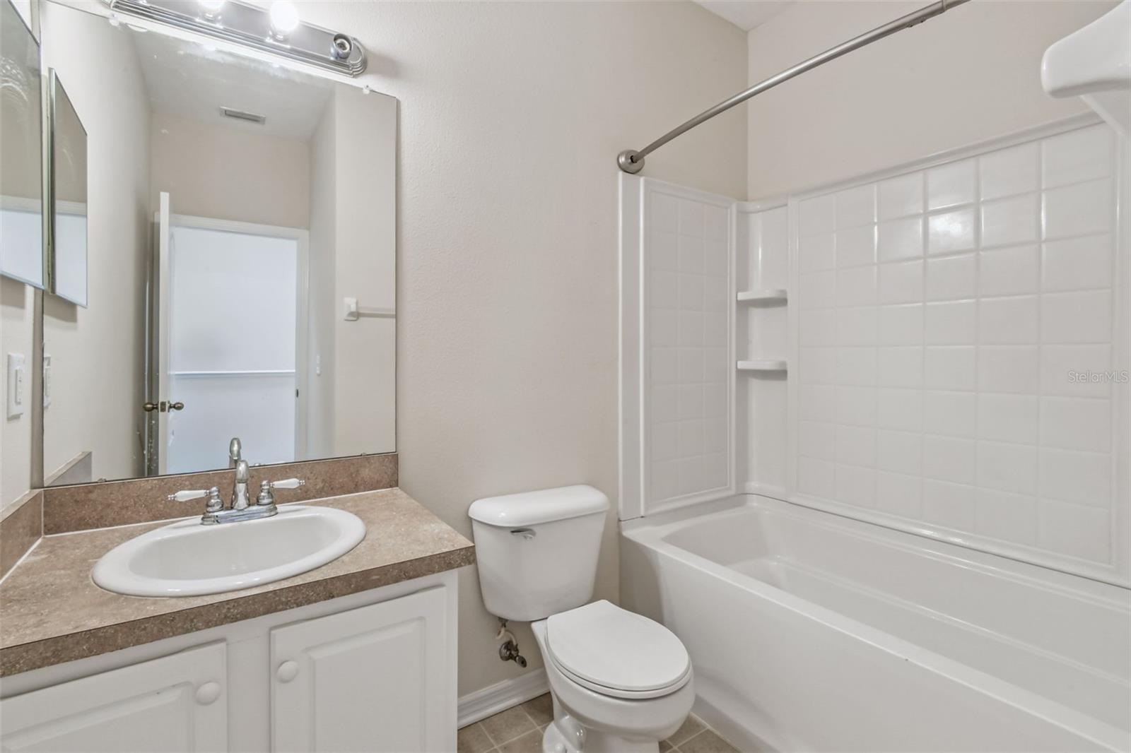 Image 26 of 67 For 15813 Fishhawk Falls Dr
