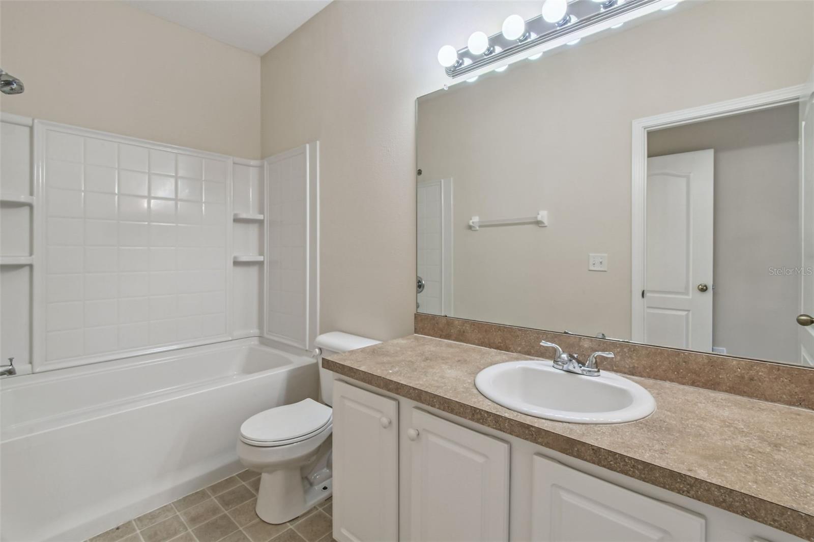 Image 31 of 67 For 15813 Fishhawk Falls Dr