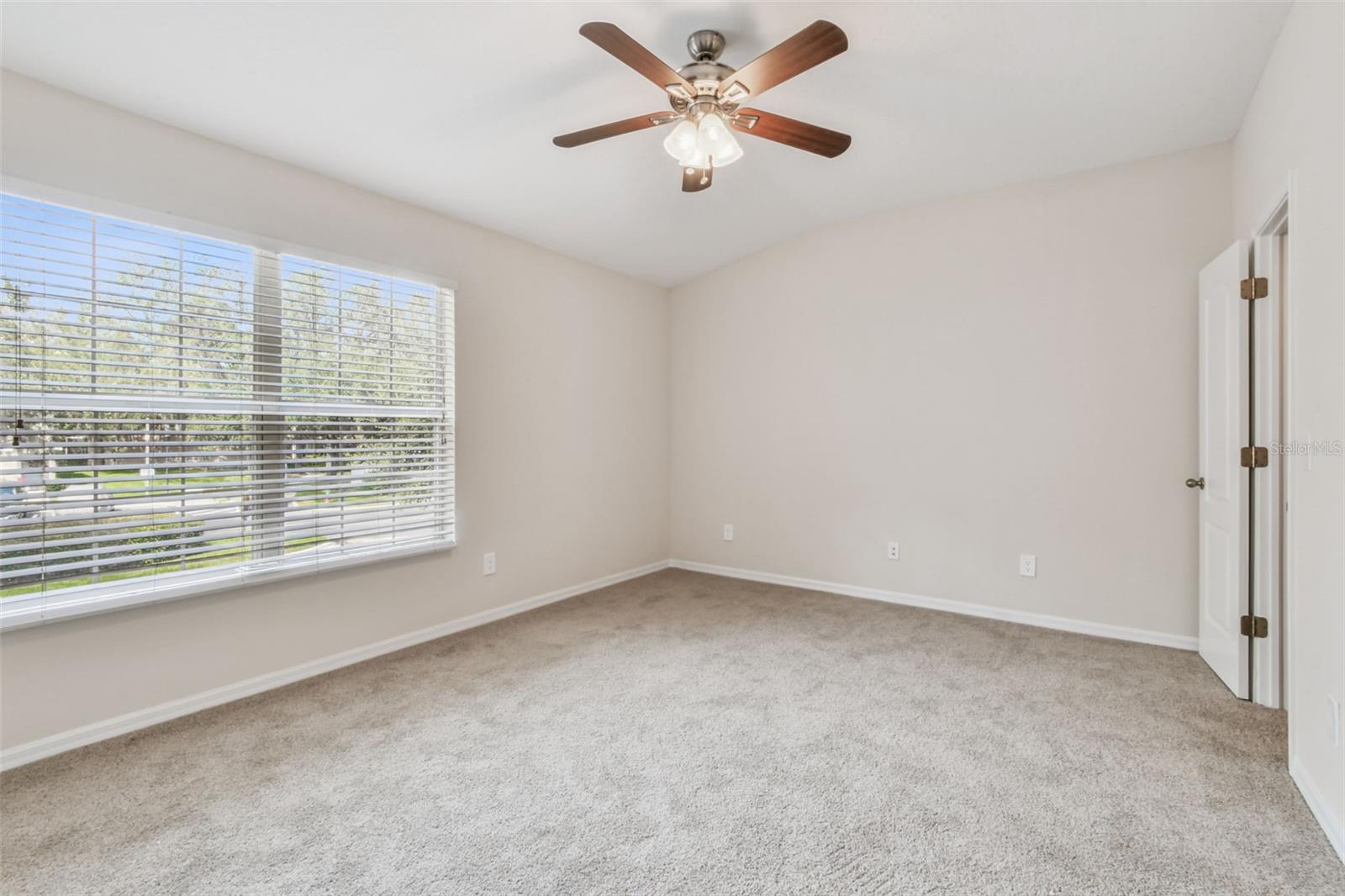 Image 33 of 67 For 15813 Fishhawk Falls Dr