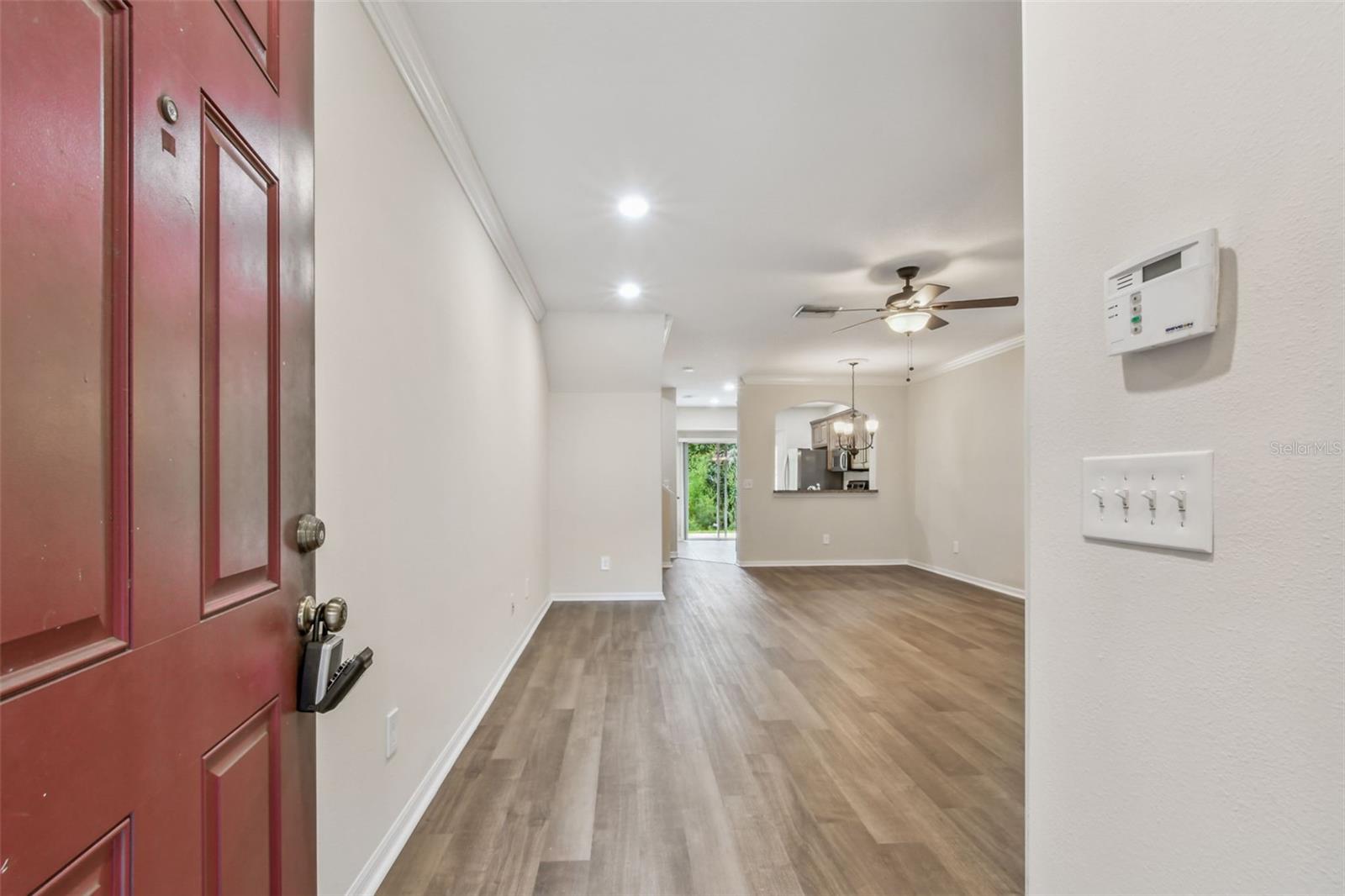 Image 4 of 67 For 15813 Fishhawk Falls Dr
