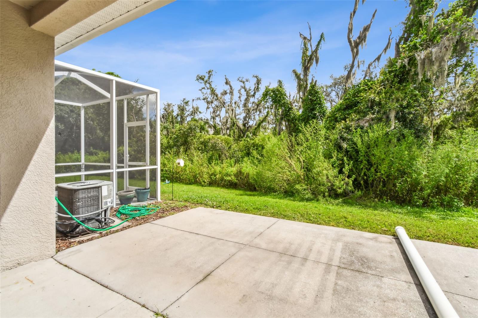 Image 40 of 67 For 15813 Fishhawk Falls Dr