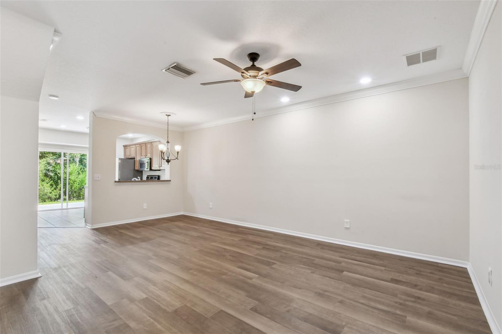 Image 5 of 67 For 15813 Fishhawk Falls Dr
