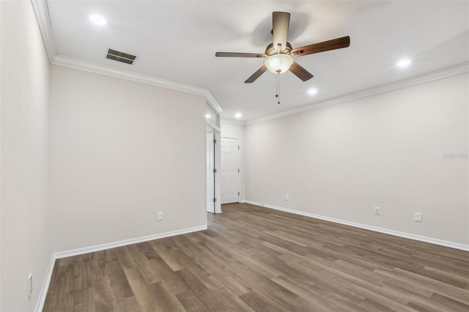 Image 7 of 67 For 15813 Fishhawk Falls Dr