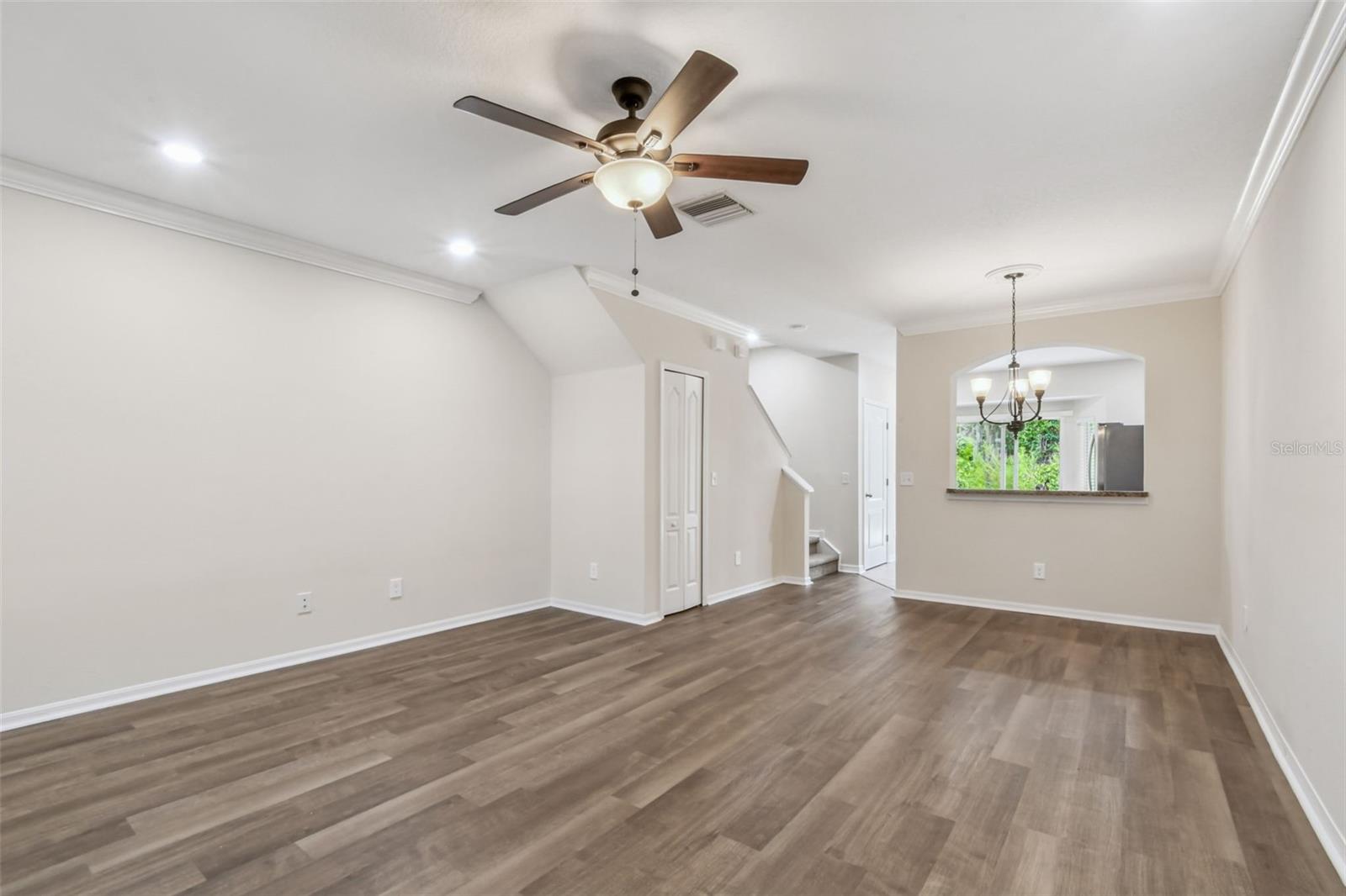 Image 8 of 67 For 15813 Fishhawk Falls Dr