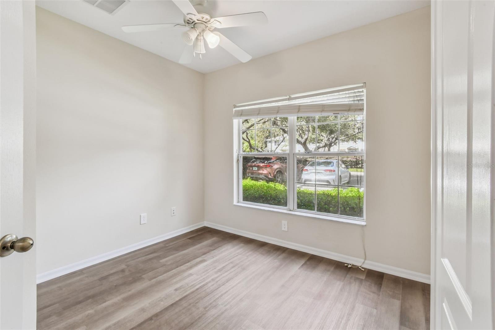 Image 9 of 67 For 15813 Fishhawk Falls Dr