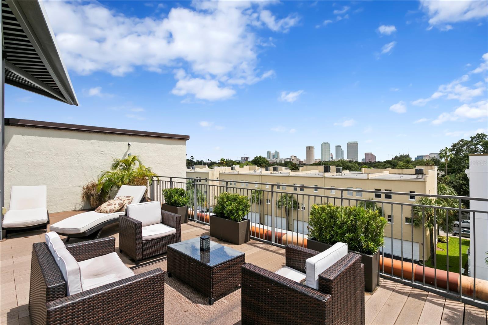 Image 42 of 60 For 1501 Horatio Street 104