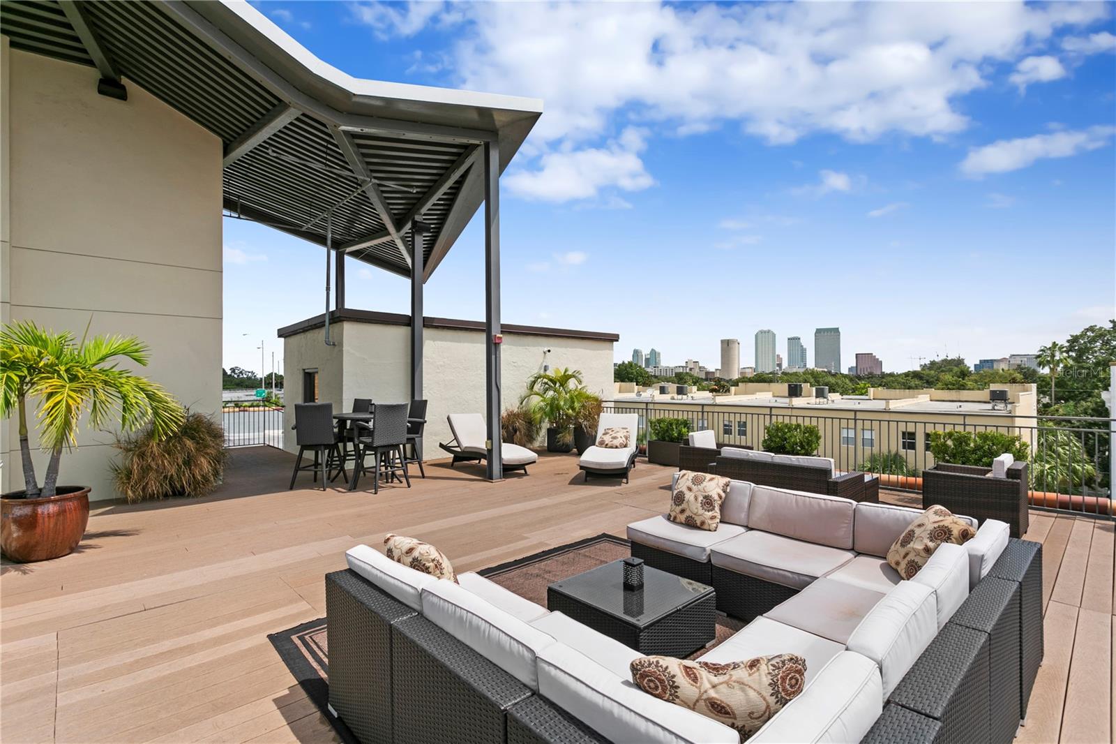 Image 44 of 60 For 1501 Horatio Street 104