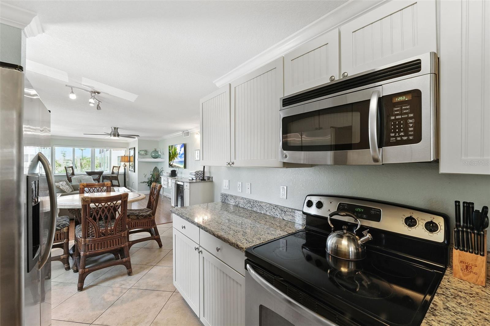 Image 18 of 40 For 10265 Gulf Boulevard A-301