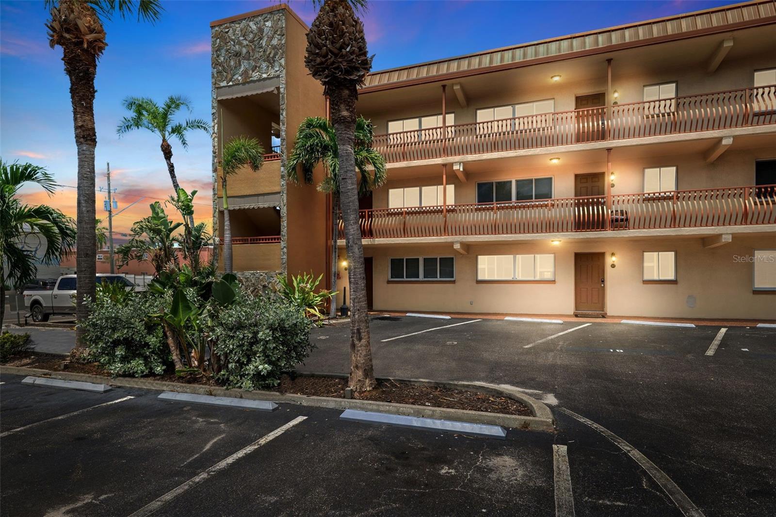 Image 3 of 40 For 10265 Gulf Boulevard A-301