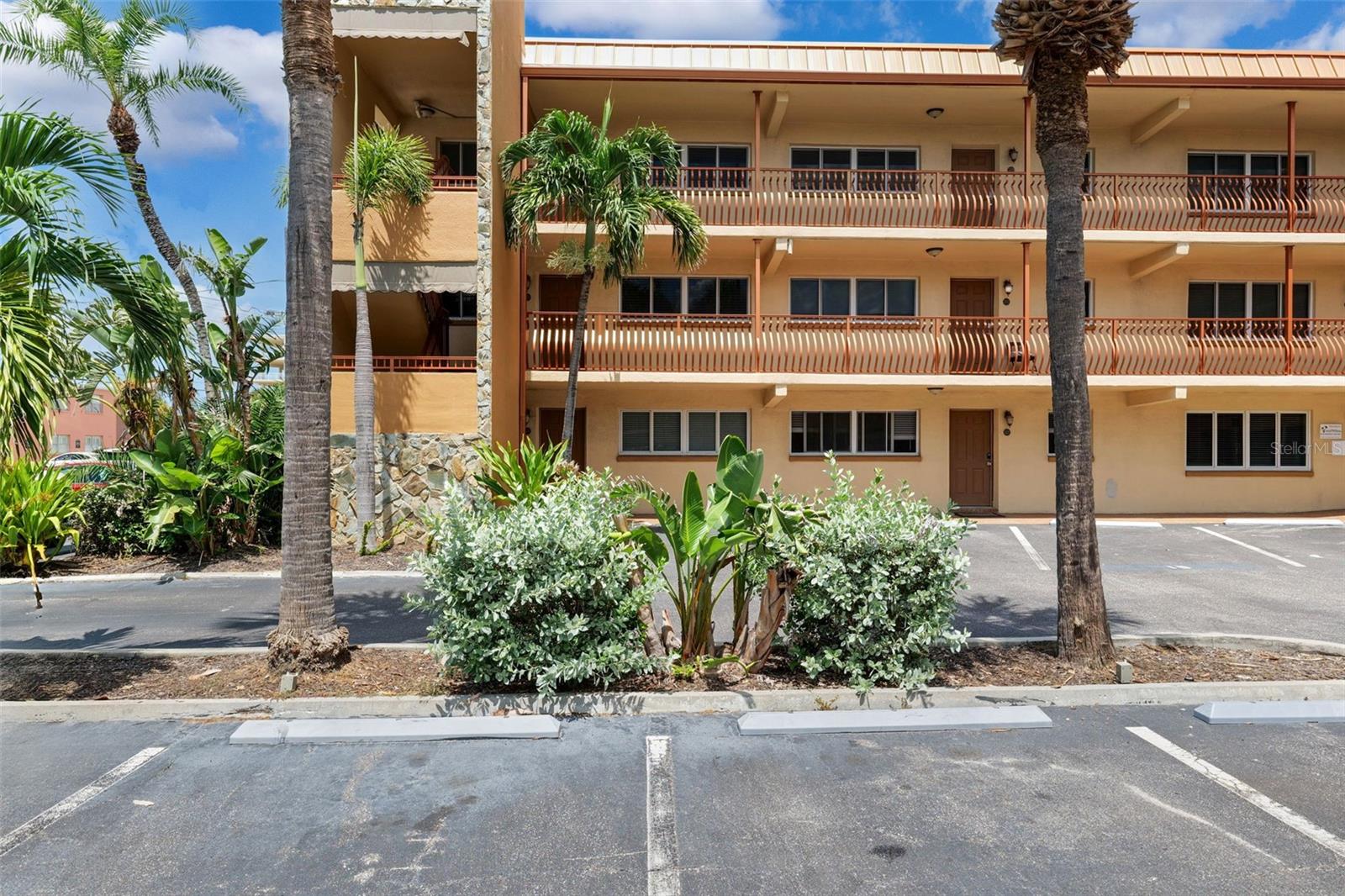 Image 5 of 40 For 10265 Gulf Boulevard A-301