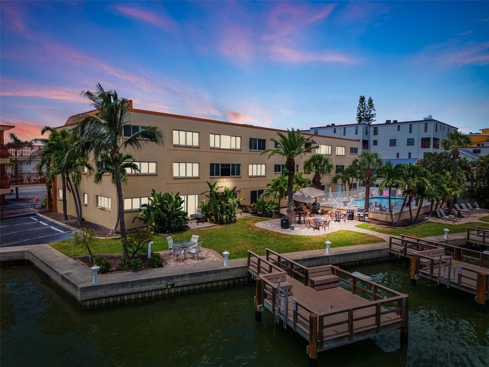 Image 6 of 40 For 10265 Gulf Boulevard A-301