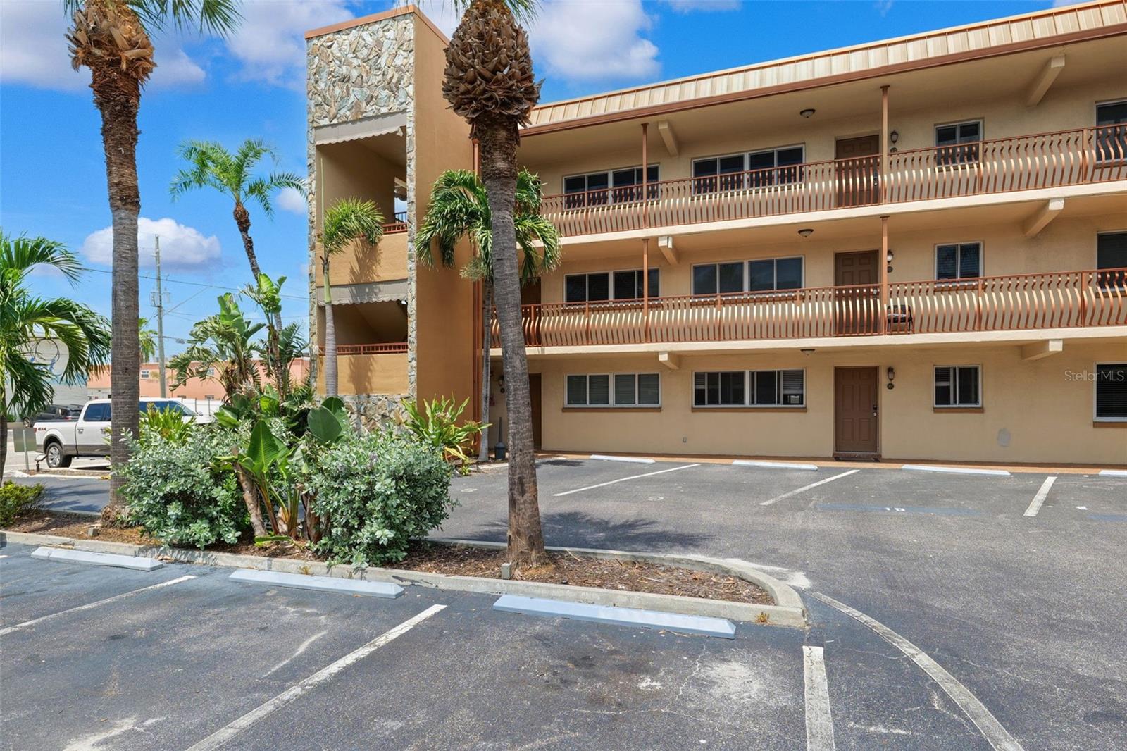 Image 7 of 40 For 10265 Gulf Boulevard A-301