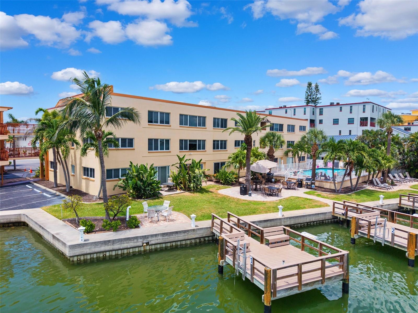 Image 8 of 40 For 10265 Gulf Boulevard A-301