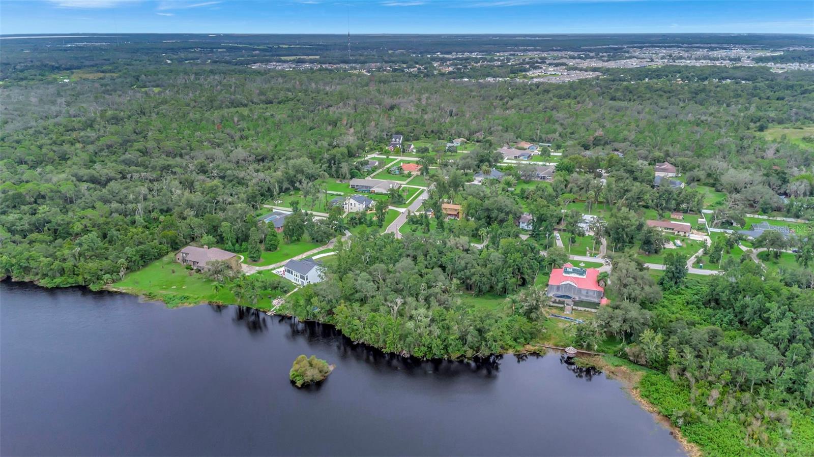 Listing photo id 8 for 12610 Lake Hills Drive