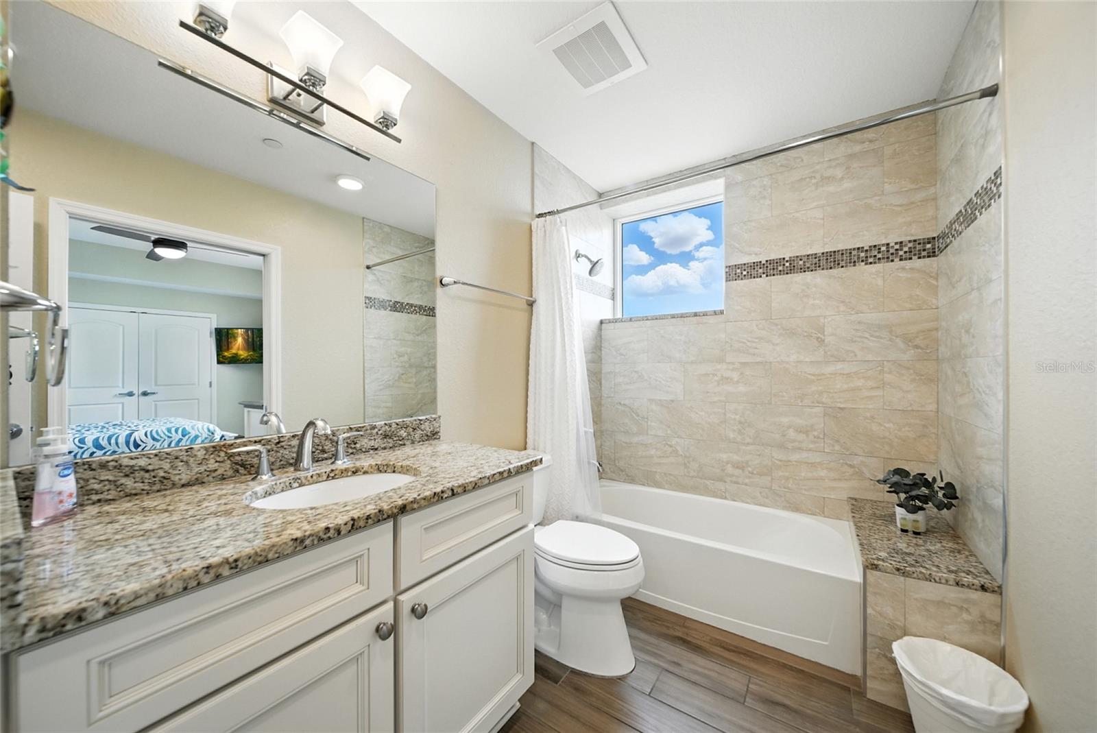 Image 21 of 41 For 706 Bayway Boulevard 203