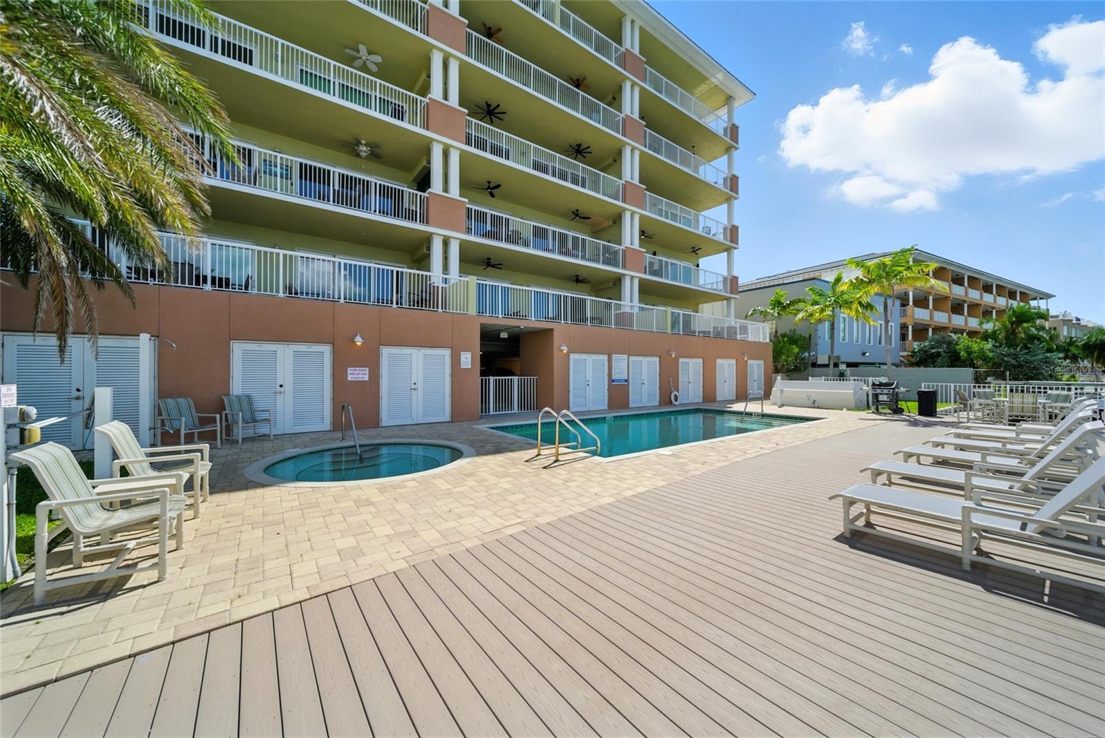 Image 33 of 41 For 706 Bayway Boulevard 203